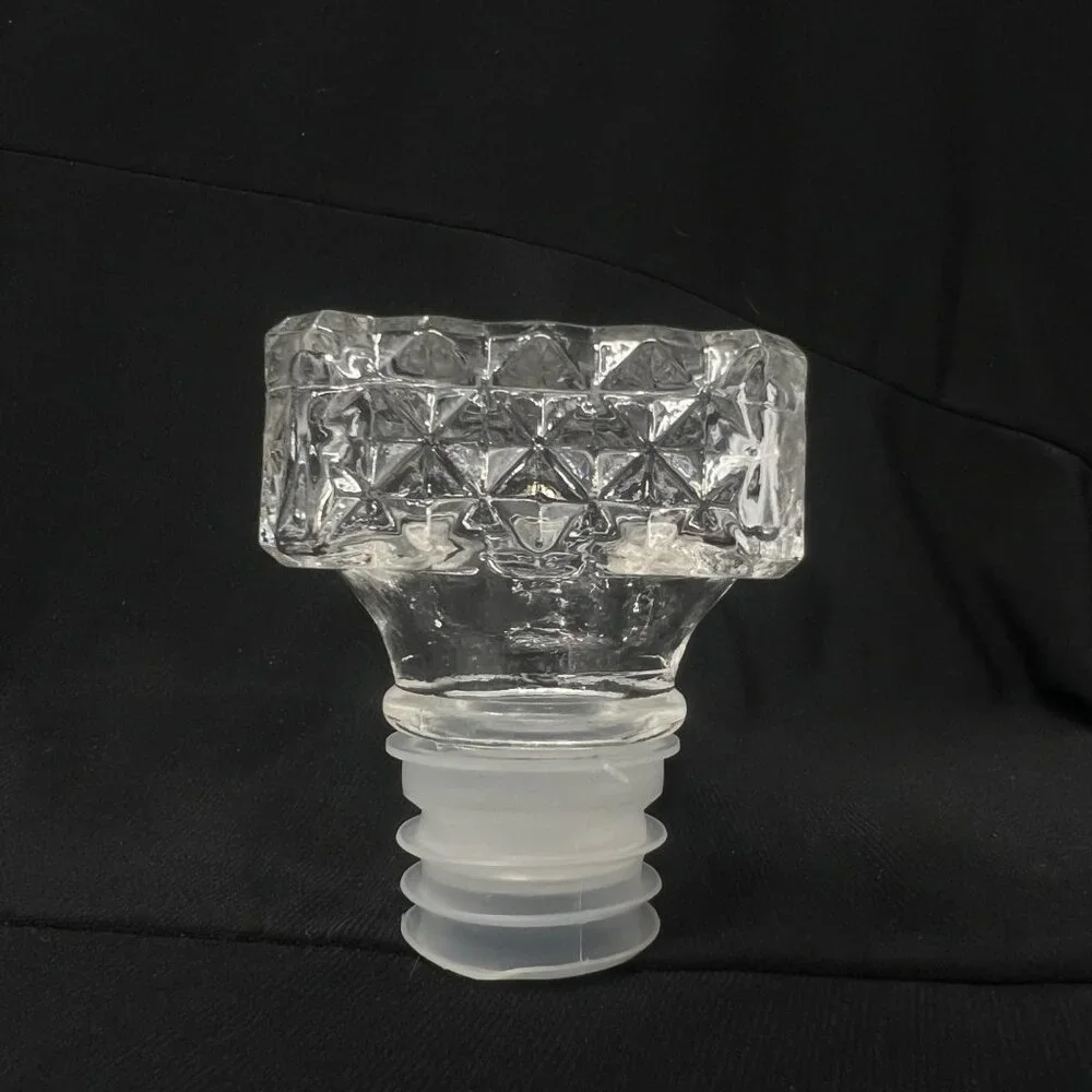 Luminarc Clear Diamond Pattern Crystal Decanter and Square Stopper‎ - 8.75